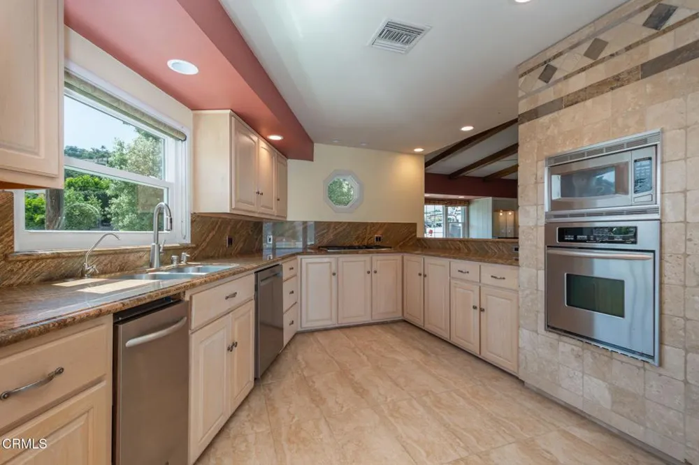 942 Loma Vista Place Santa Paula, CA 93060