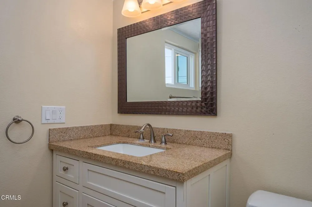 942 Loma Vista Place Santa Paula, CA 93060