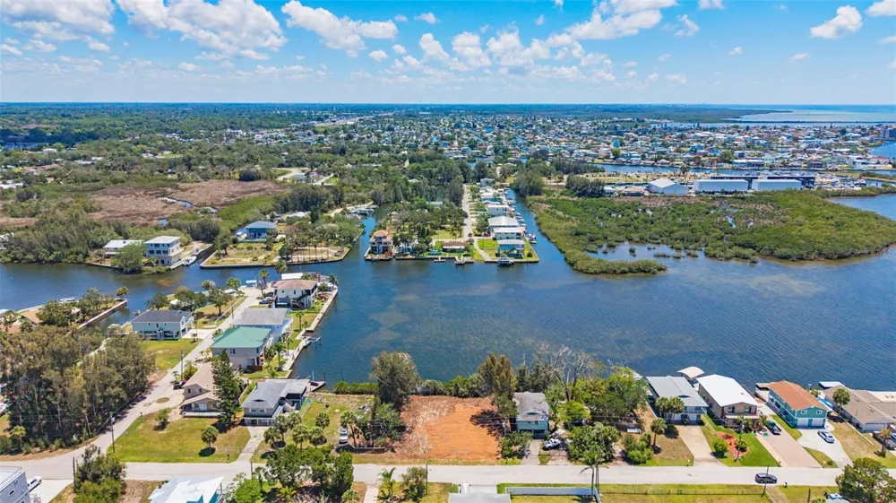 6646 SEAVIEW BOULEVARD Hudson, FL 34667