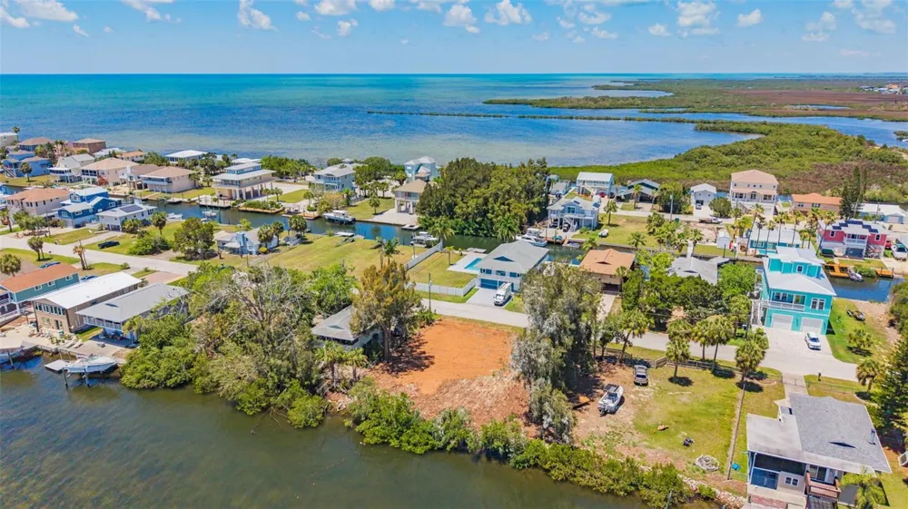 6646 SEAVIEW BOULEVARD Hudson, FL 34667