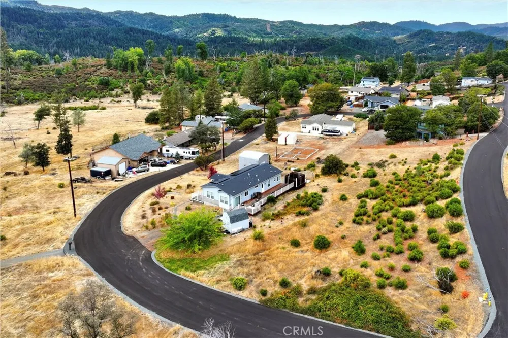 9538 Angelly Way Cobb, CA 95426