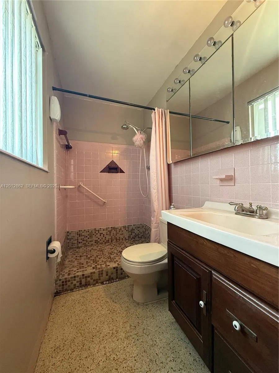399 W 12th St Hialeah, FL 33010