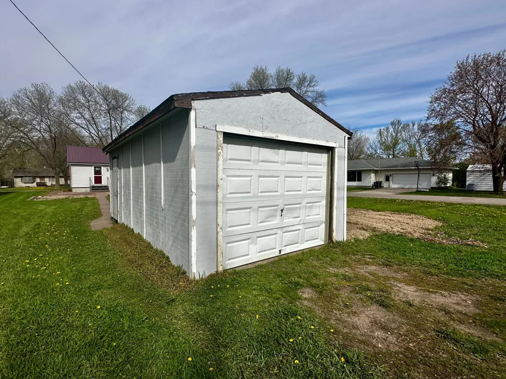 390 Broadway Street Vesta, MN 56292