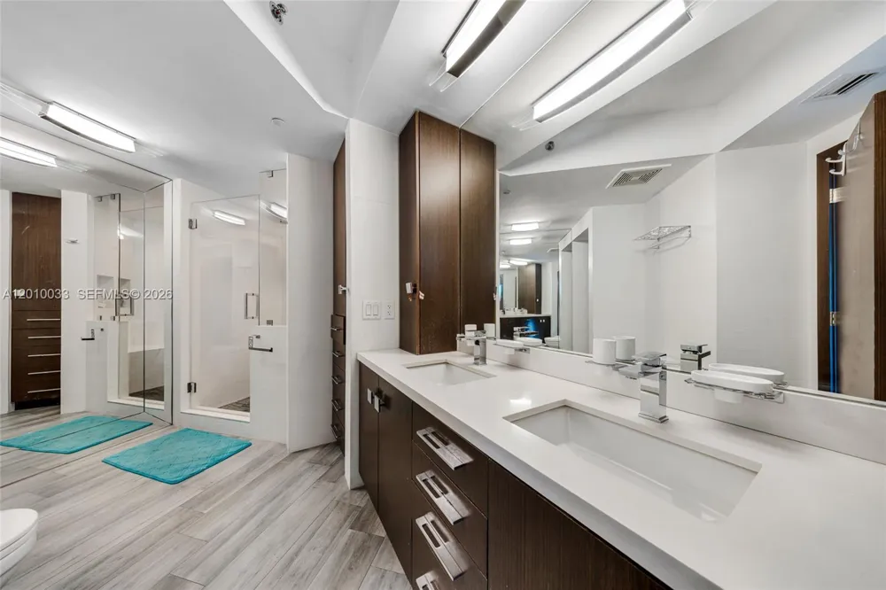 500 Brickell Ave #3707 Miami, FL 33131