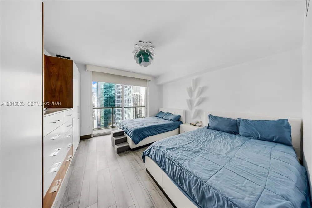 500 Brickell Ave #3707 Miami, FL 33131
