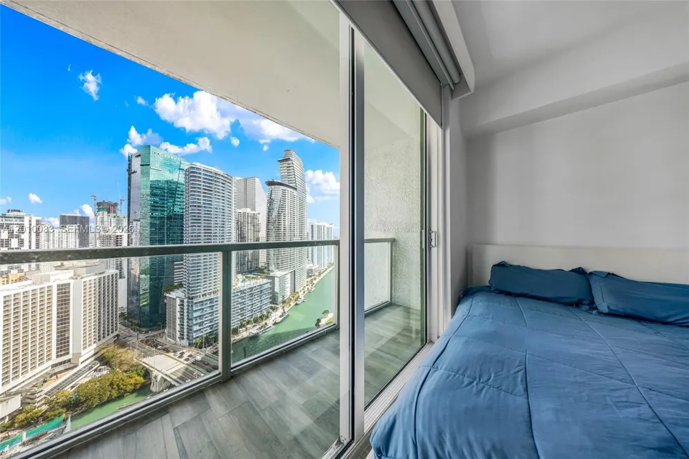 500 Brickell Ave #3707 Miami, FL 33131