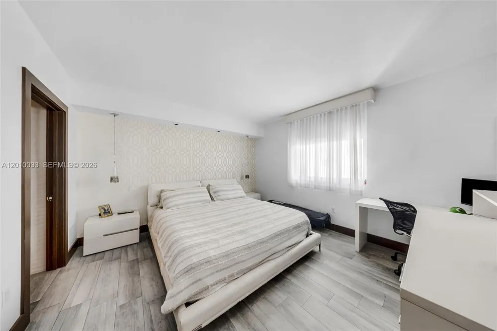 500 Brickell Ave #3707 Miami, FL 33131