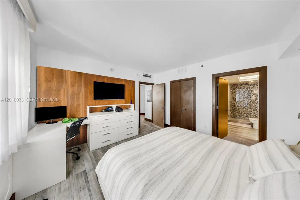 500 Brickell Ave #3707 Miami, FL 33131