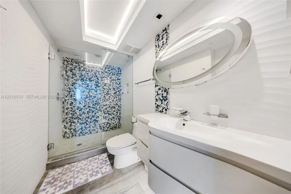 500 Brickell Ave #3707 Miami, FL 33131
