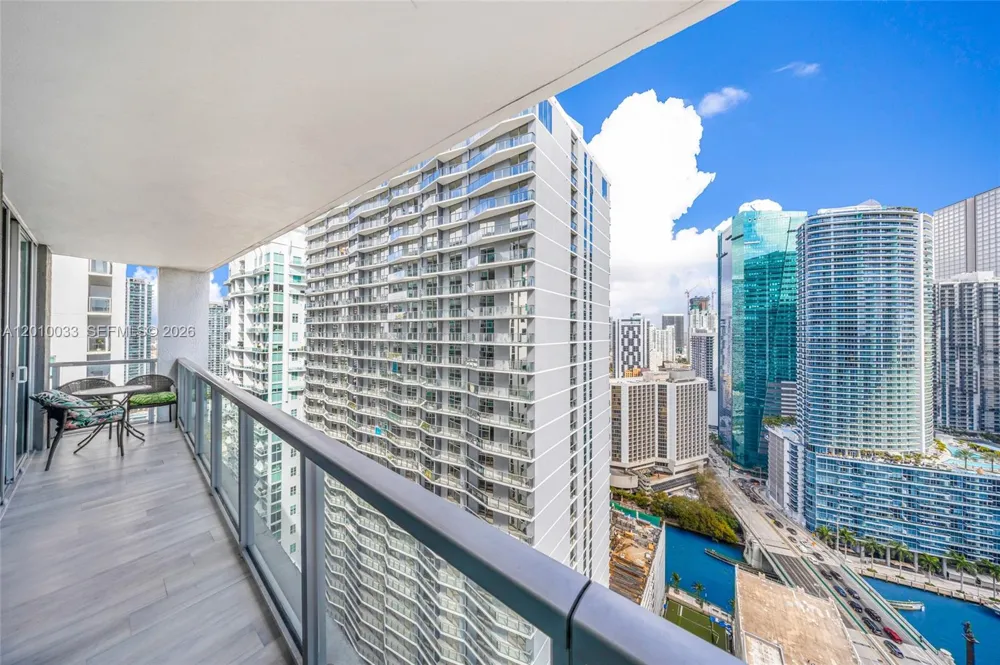 500 Brickell Ave #3707 Miami, FL 33131