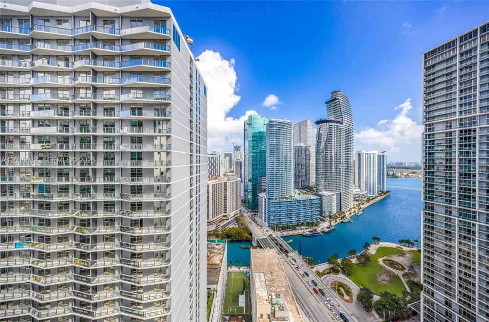 500 Brickell Ave #3707 Miami, FL 33131