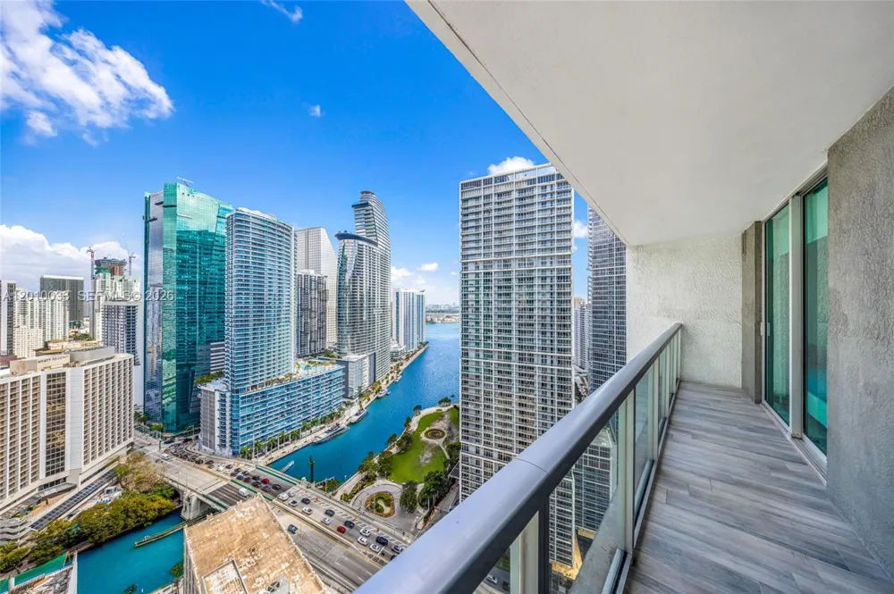 500 Brickell Ave #3707 Miami, FL 33131