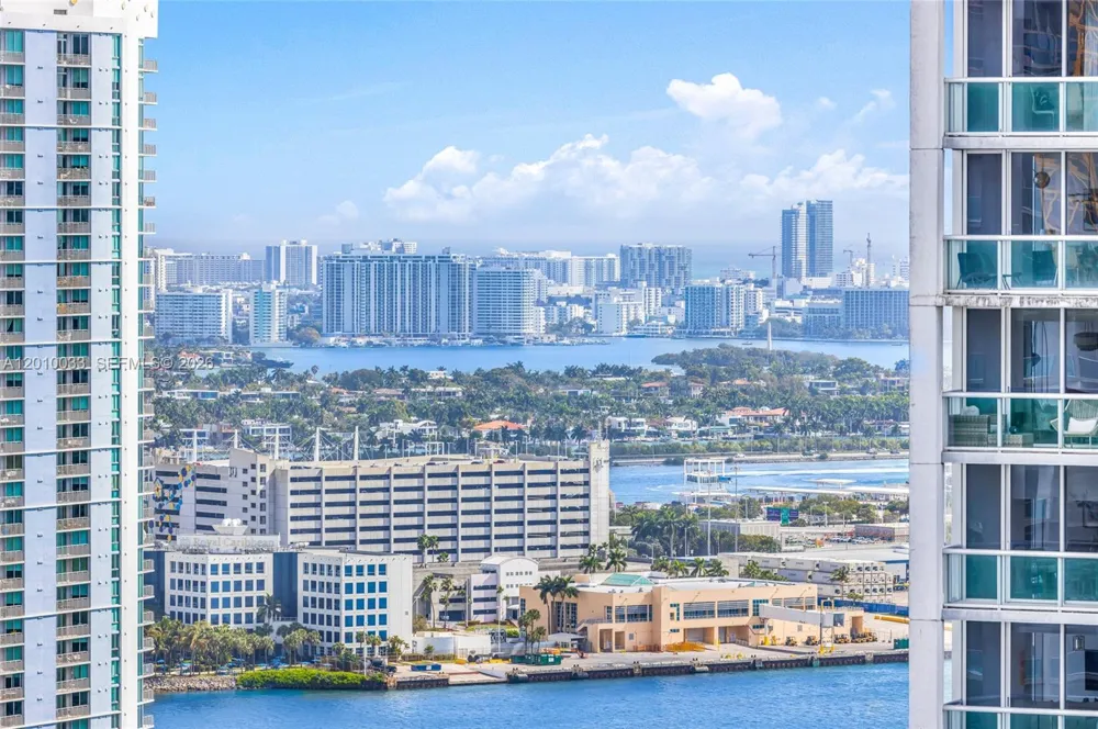 500 Brickell Ave #3707 Miami, FL 33131