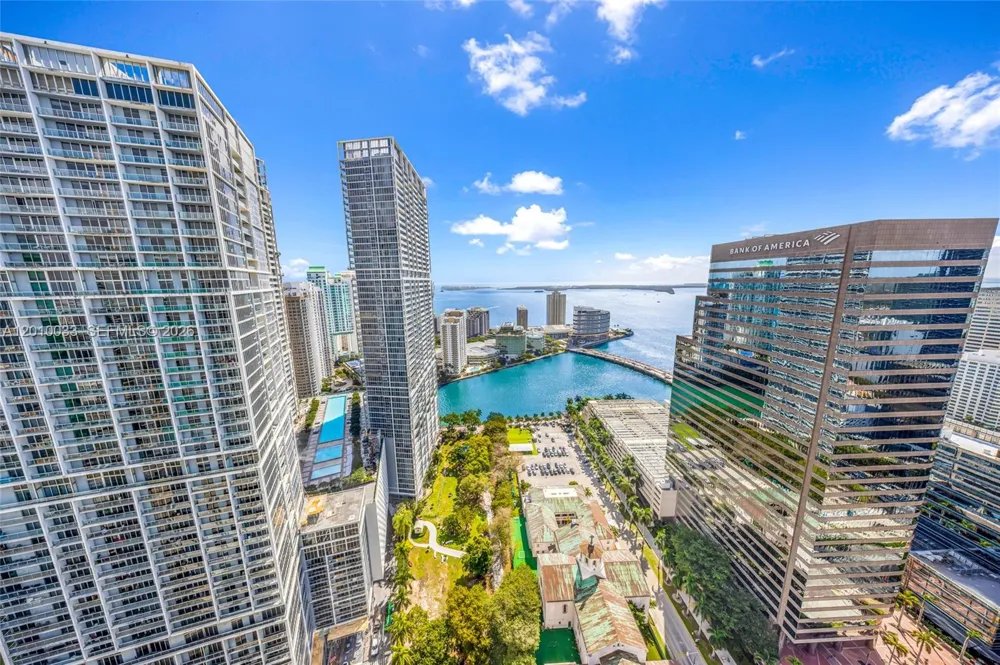 500 Brickell Ave #3707 Miami, FL 33131