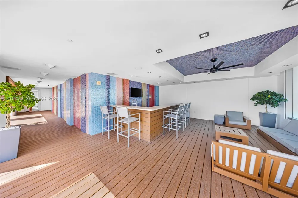 500 Brickell Ave #3707 Miami, FL 33131