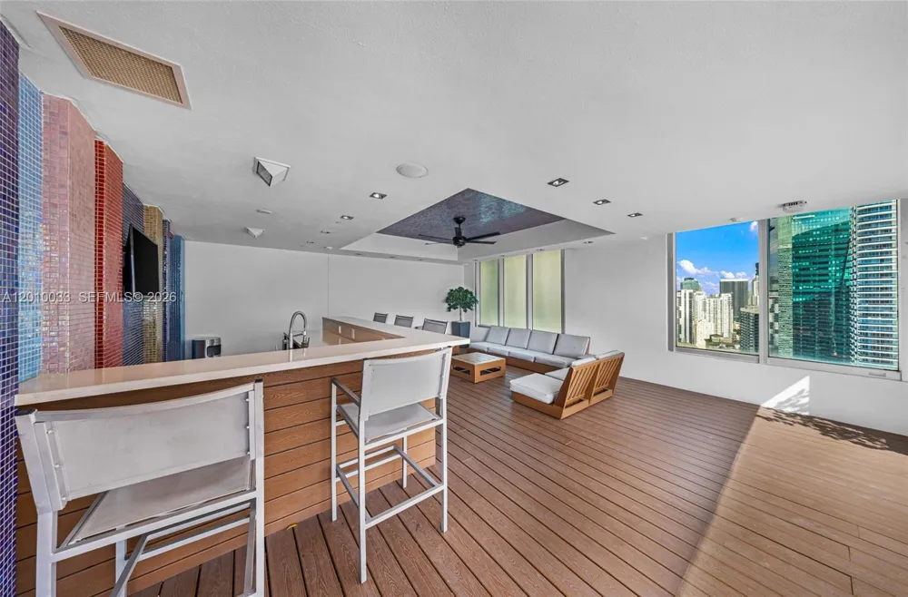 500 Brickell Ave #3707 Miami, FL 33131