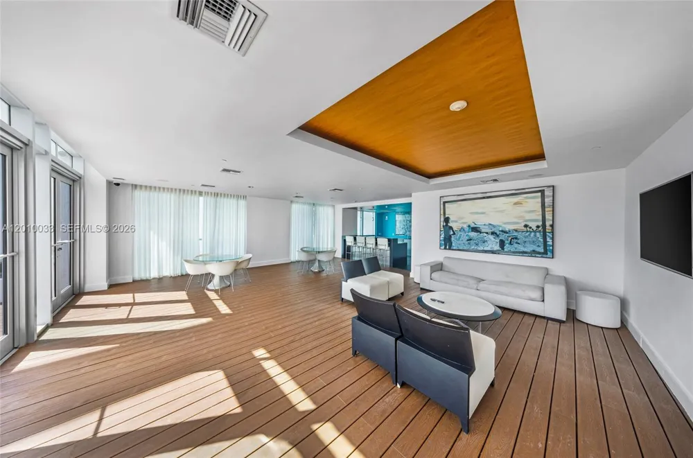 500 Brickell Ave #3707 Miami, FL 33131