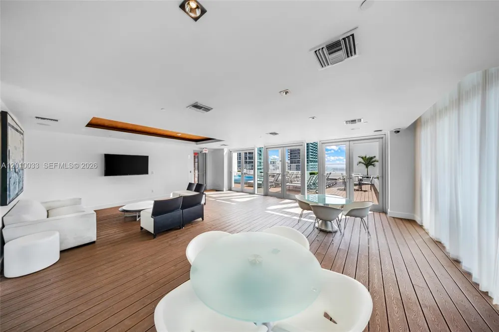 500 Brickell Ave #3707 Miami, FL 33131