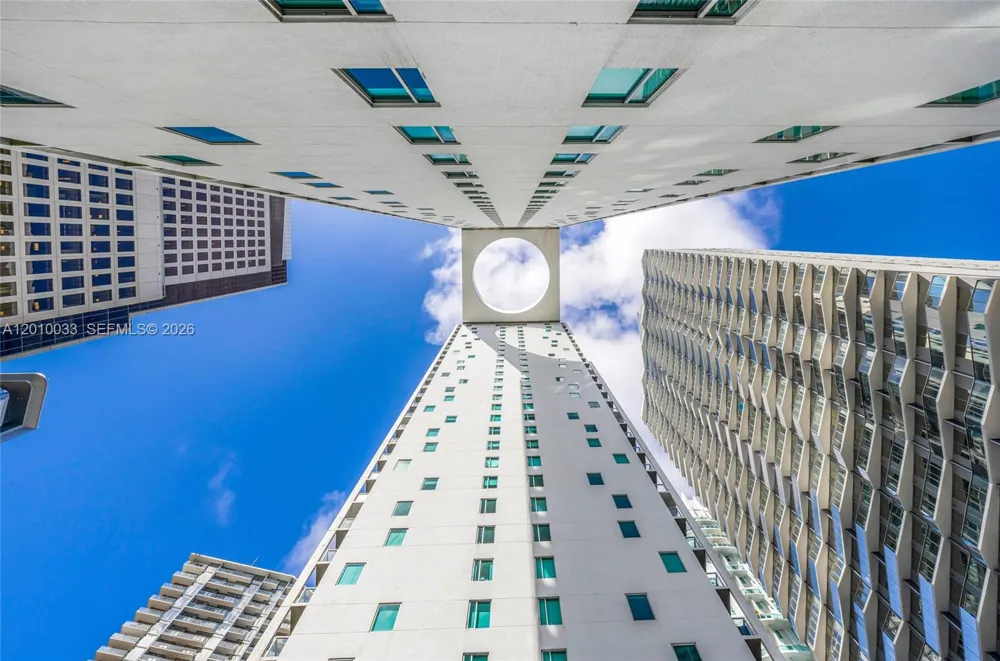 500 Brickell Ave #3707 Miami, FL 33131