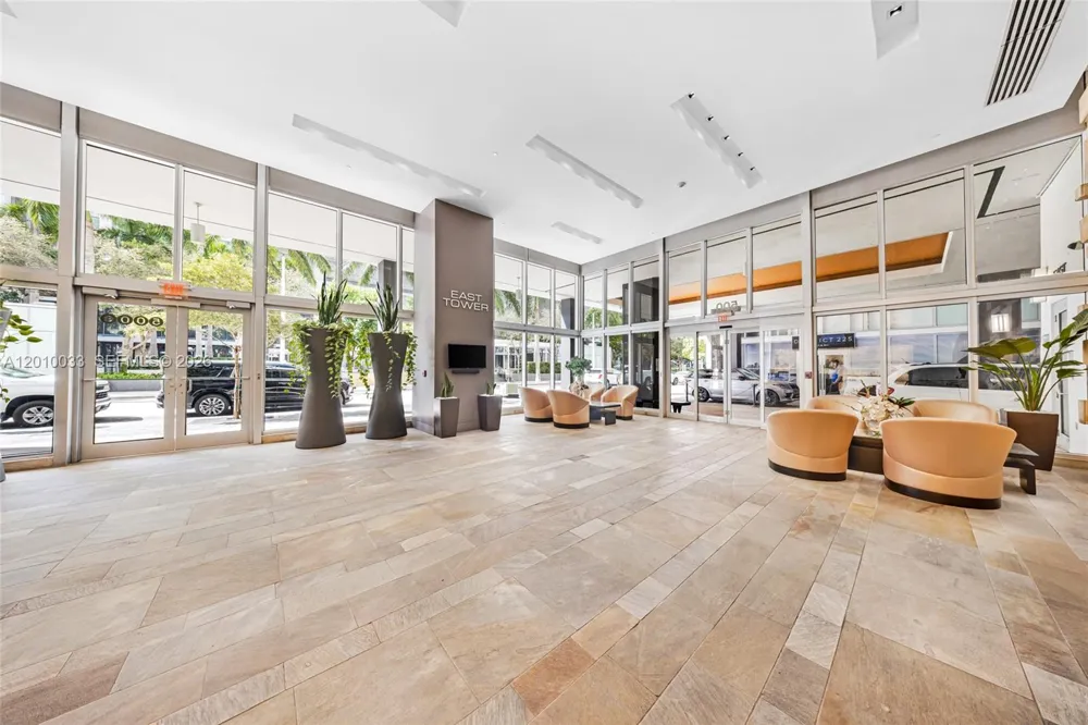 500 Brickell Ave #3707 Miami, FL 33131