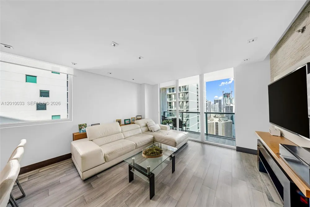 500 Brickell Ave #3707 Miami, FL 33131