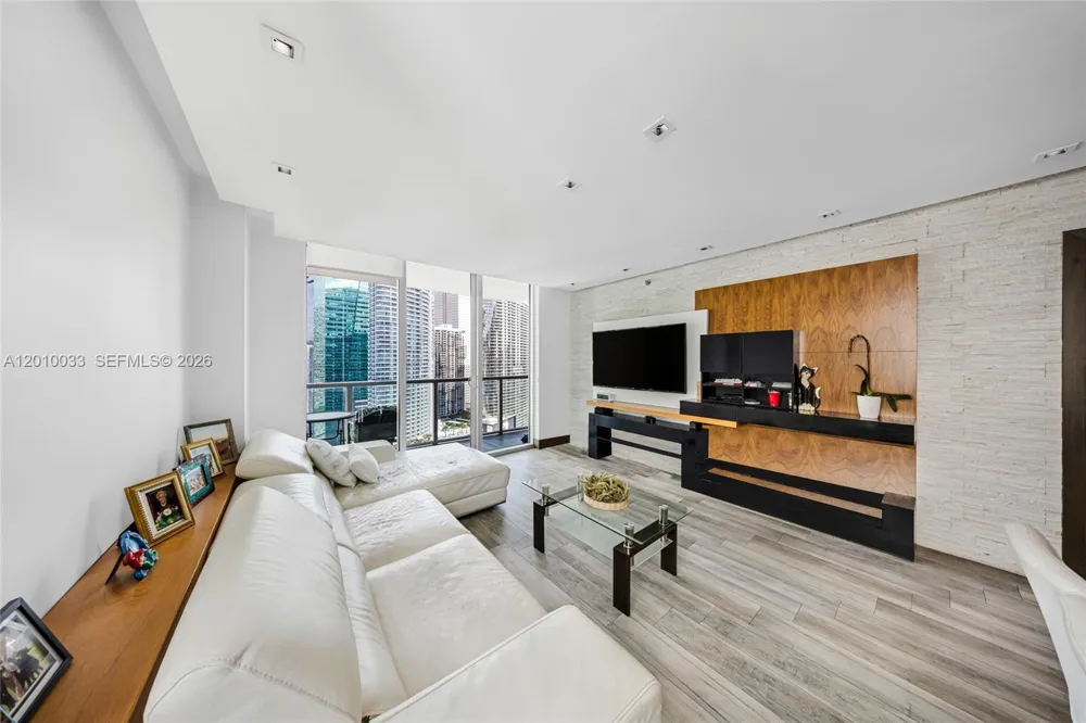 500 Brickell Ave #3707 Miami, FL 33131