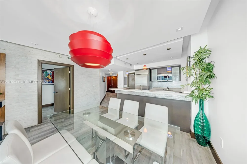 500 Brickell Ave #3707 Miami, FL 33131