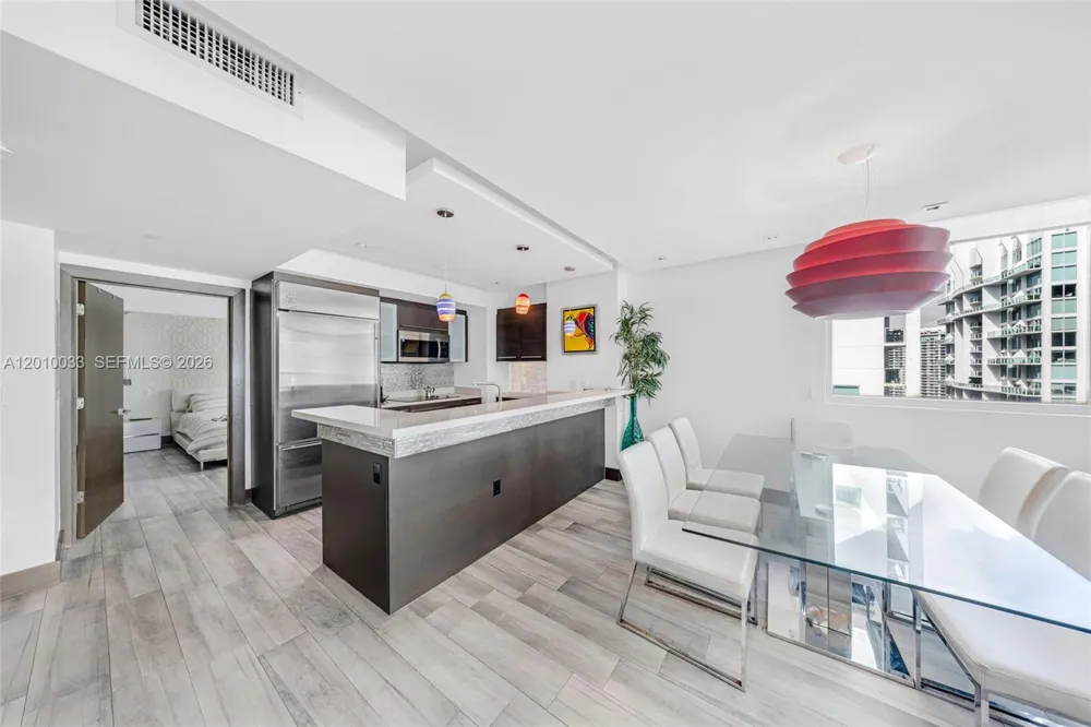 500 Brickell Ave #3707 Miami, FL 33131