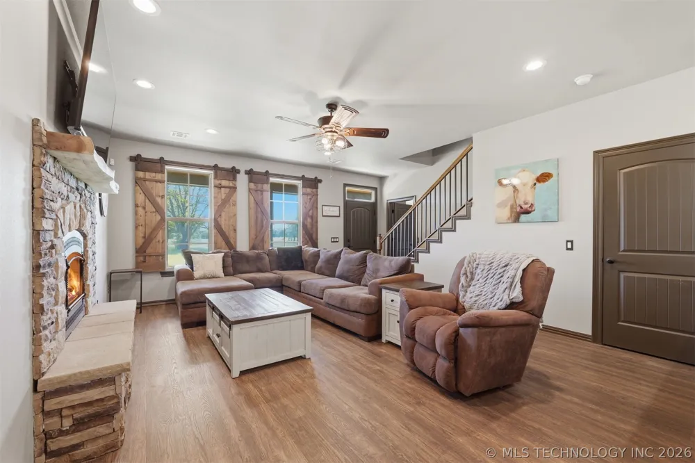 467281 Highway 100 Stilwell, OK 74960