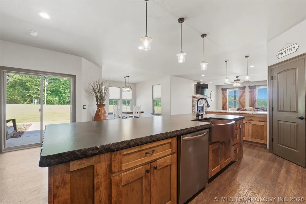 467281 Highway 100 Stilwell, OK 74960