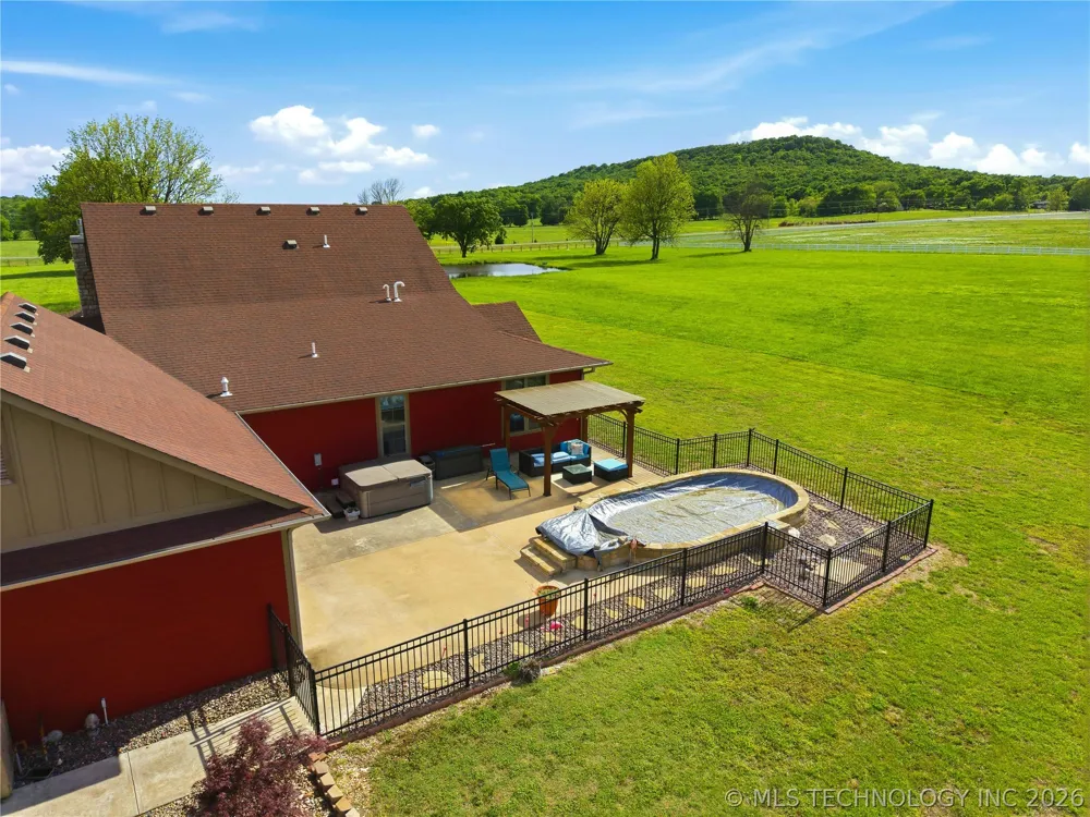 467281 Highway 100 Stilwell, OK 74960