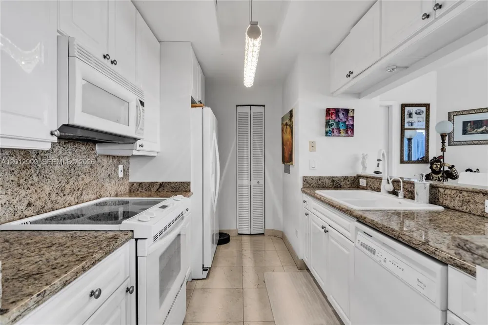 848 Brickell Key Dr #1903 Miami, FL 33131