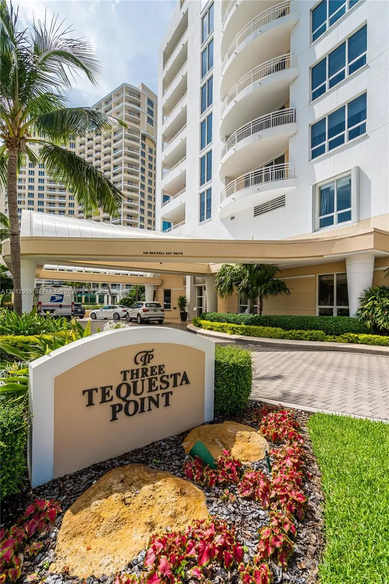 848 Brickell Key Dr #1903 Miami, FL 33131