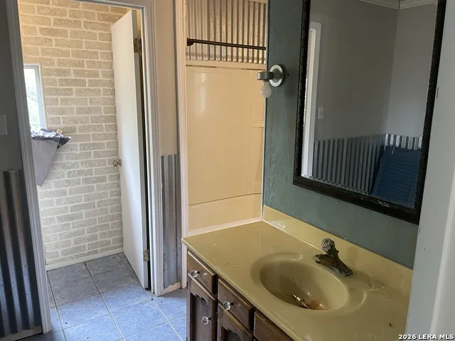 2279 N Hwy 16 Jourdanton, TX 78026