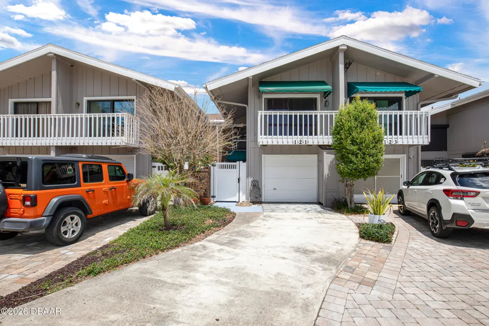 121 Lagoon Court New Smyrna Beach, FL 32169