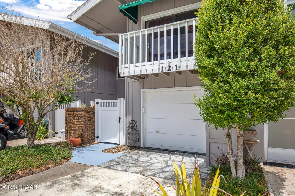 121 Lagoon Court New Smyrna Beach, FL 32169