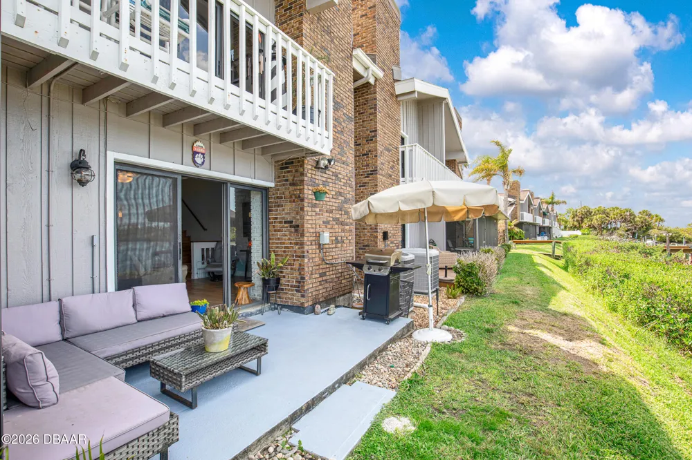 121 Lagoon Court New Smyrna Beach, FL 32169
