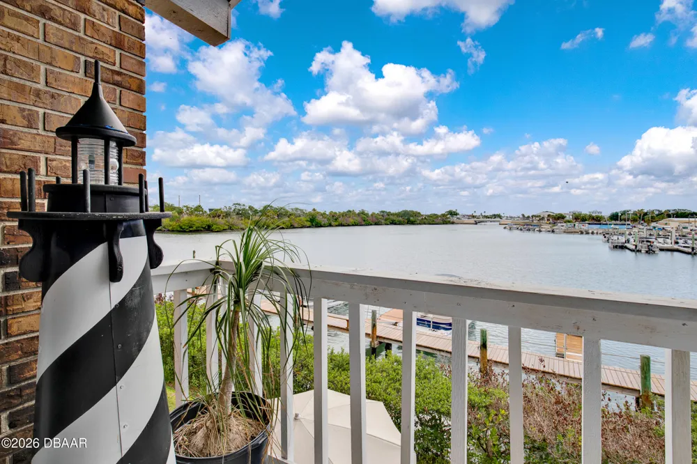 121 Lagoon Court New Smyrna Beach, FL 32169