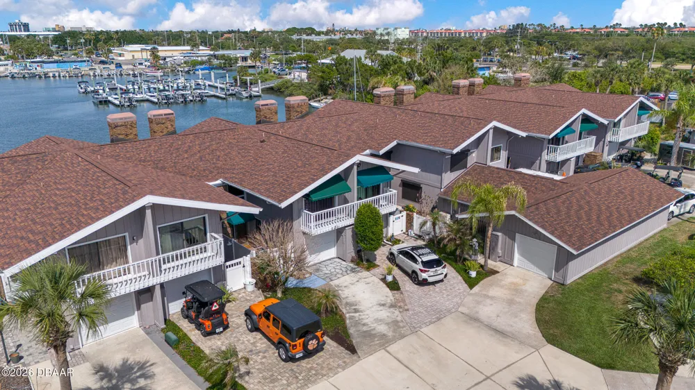 121 Lagoon Court New Smyrna Beach, FL 32169