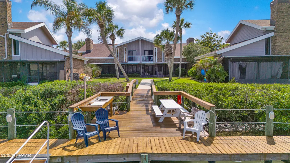121 Lagoon Court New Smyrna Beach, FL 32169