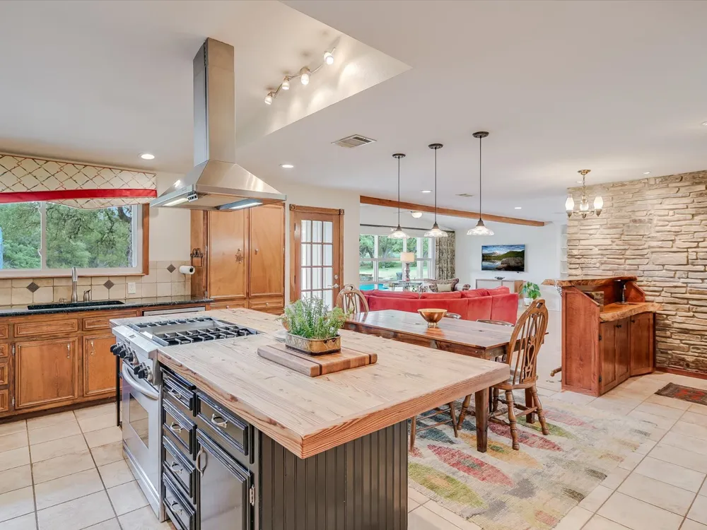 1500 Spoke Hollow Road Wimberley, TX 78676