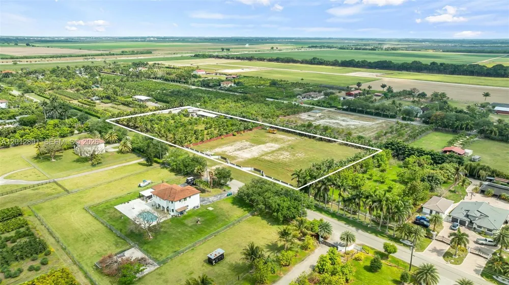 104 SW st Miami, FL 33196