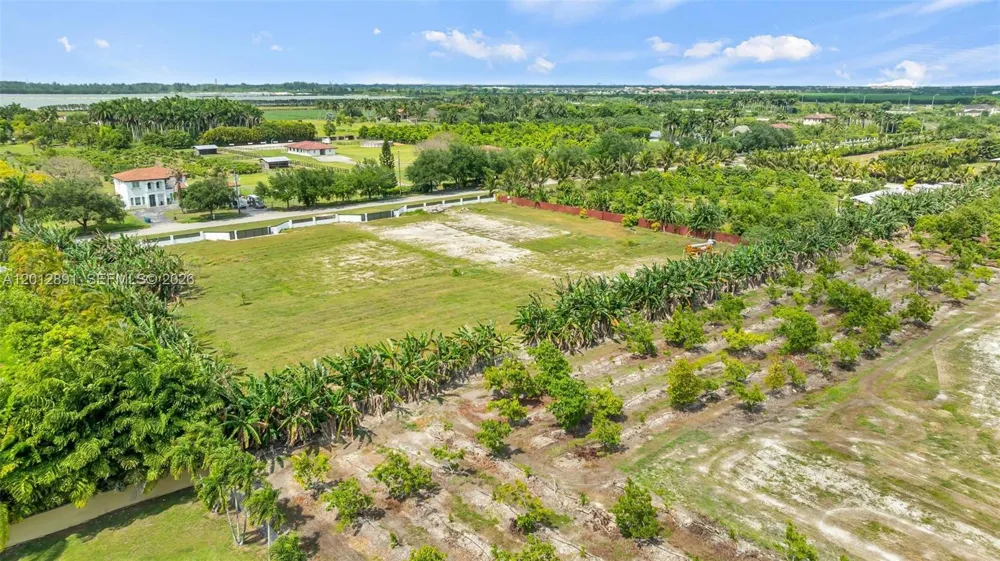 104 SW st Miami, FL 33196