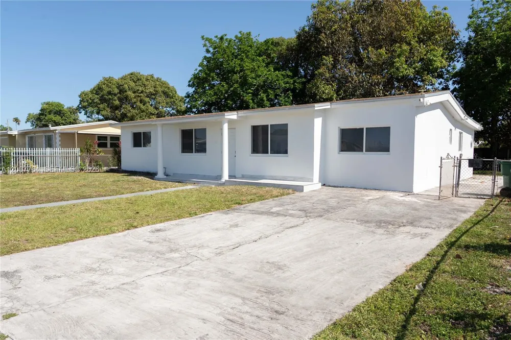4000 NW 195th St Miami Gardens, FL 33055