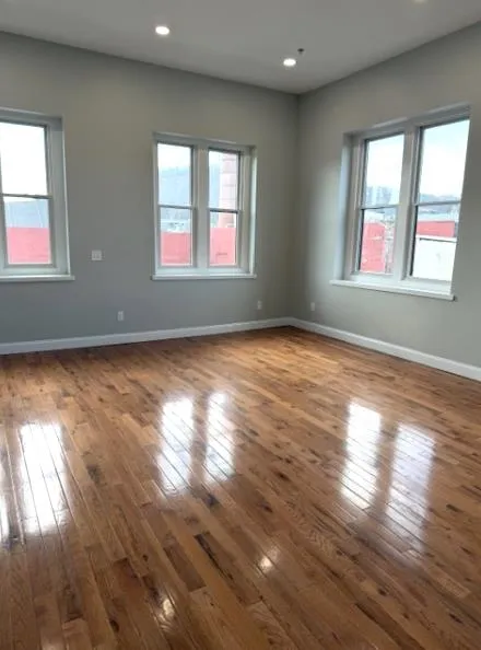 38 MILL ST Paterson, NJ 07501