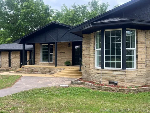 563 W Chambers Road