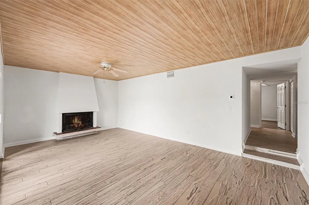 546 PLAZA SEVILLE COURT #85 Treasure Island, FL 33706