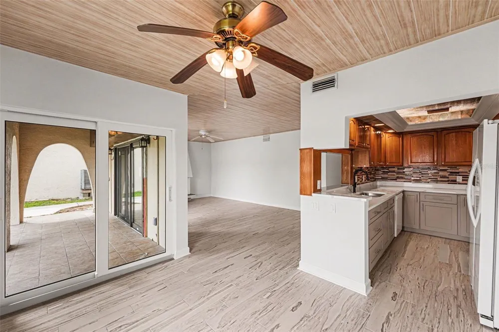 546 PLAZA SEVILLE COURT #85 Treasure Island, FL 33706