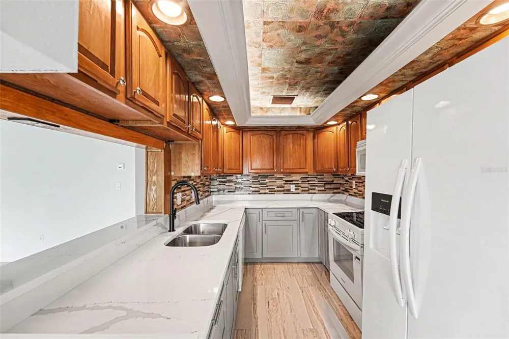 546 PLAZA SEVILLE COURT #85 Treasure Island, FL 33706