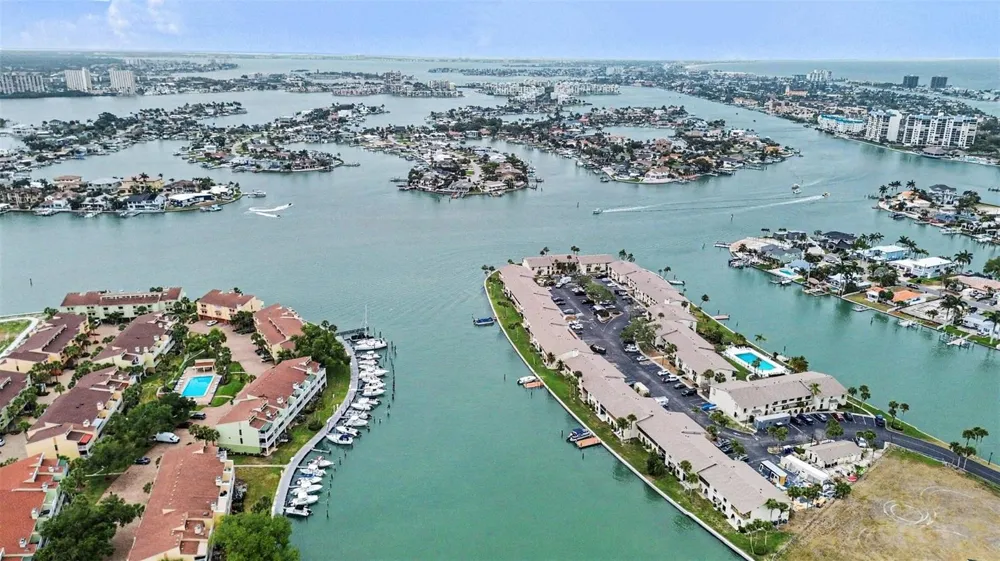 546 PLAZA SEVILLE COURT #85 Treasure Island, FL 33706